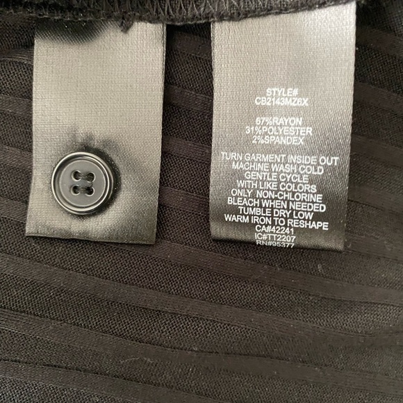 ARITZIA WILFRED pleather shorts-only worn 2x - Picture 4 of 4